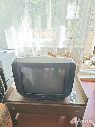 Телевизор LG cf-21d33e