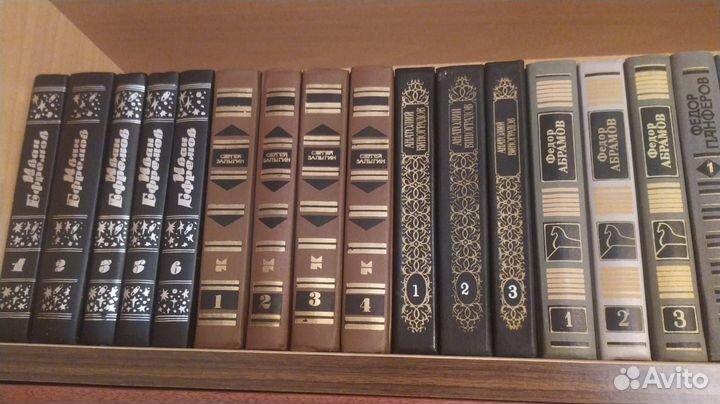 Книги очень много разных