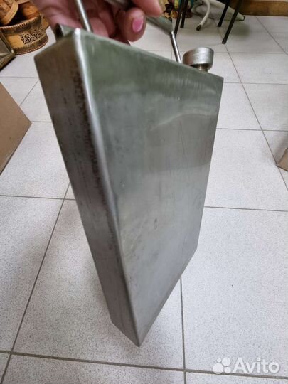 Канистра из нержавеющей стали, ориентировочно на 2