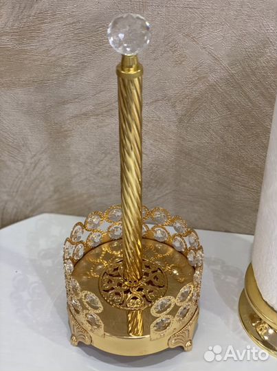 Держатель для бумажных полотенец с камнями