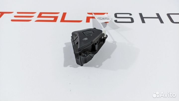 Кнопка управления на руле Tesla Model S 2012