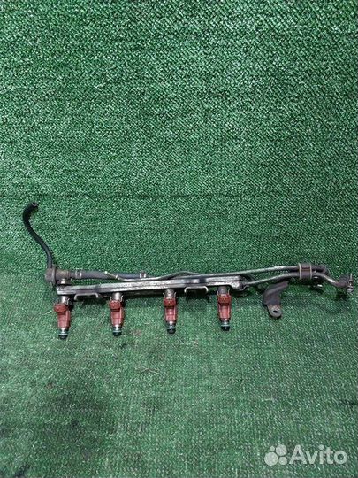 Рейка топливная с форсунками Nissan Bluebird