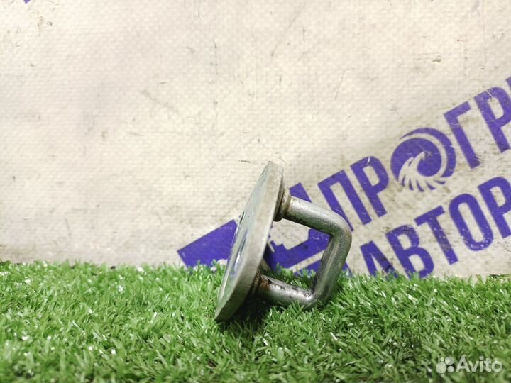 Ответная часть замка двери Toyota Corolla хетчбек