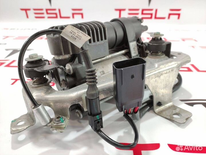 Компрессор пневмоподвески Tesla Model S 2015