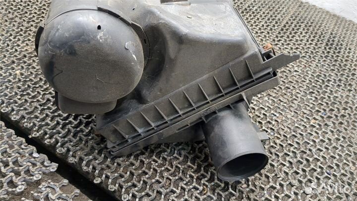 Корпус воздушного фильтра Nissan Pathfinder, 2006