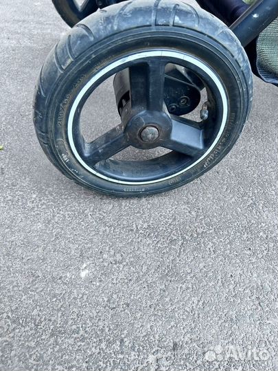 Прогулочная коляска с надувными колесами