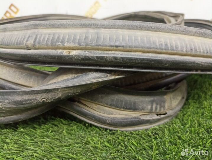 Уплотнитель проема багажника задний Honda Cr-V RD1