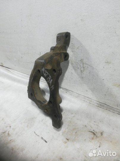 Кулак поворотный передний правый Opel Astra H