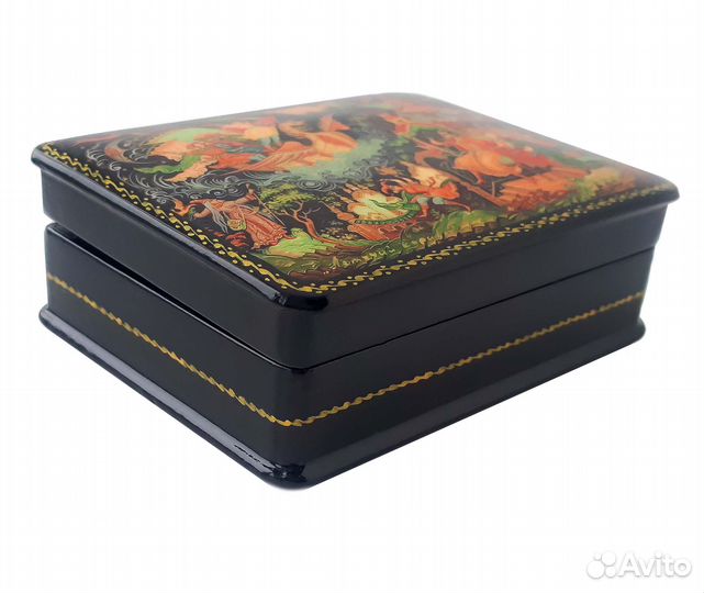 Шкатулка лаковая