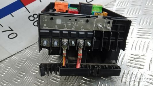 Блок предохранителей skoda yeti 1 (SBR16M101)