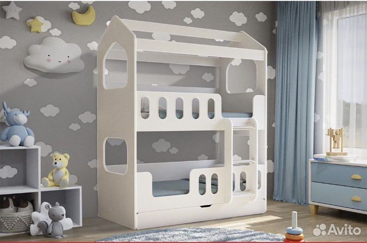 Двухъярусная кровать домик с лестницей комод