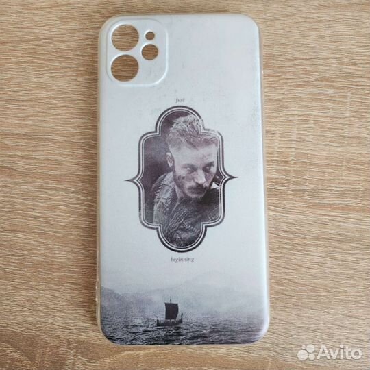 Чехлы на iPhone 11