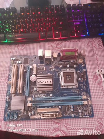 Материнская плата 775