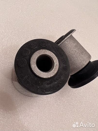 Сайлентблок кулака цапфы задней Volkswagen Touareg