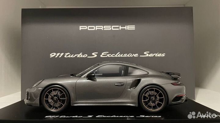 Porsche 911 Turbo S Exclusive Series 1:18 Spark