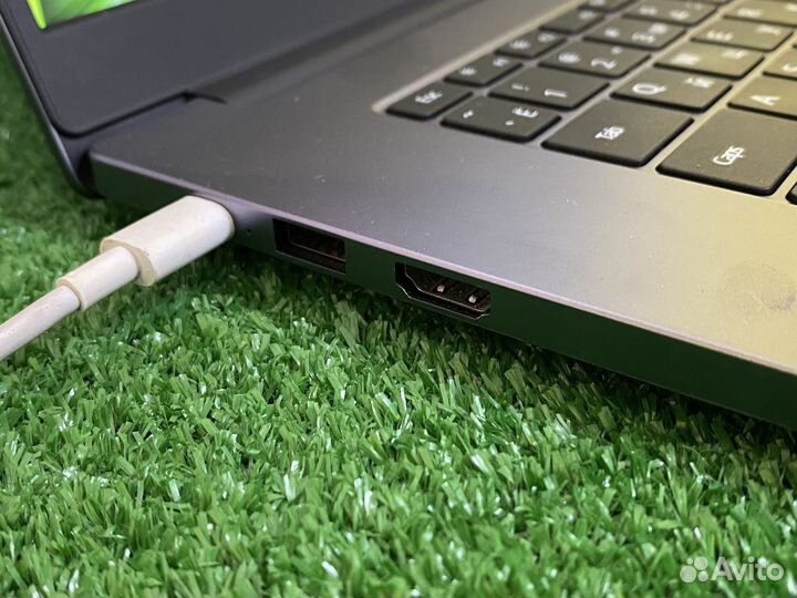 Ультрабук Huawei ryzen 5/8/256/Vega 8 2GB