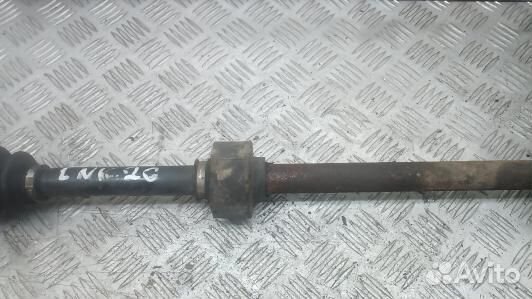 Привод передний правый toyota avensis T25 (LNK26N101)