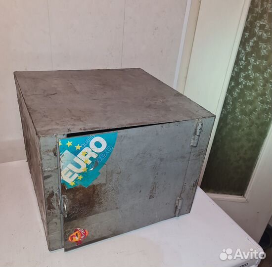 Сейф металлический
