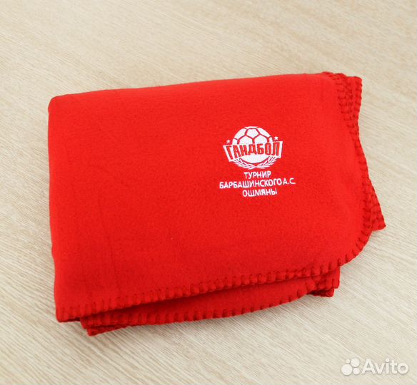 Машинная вышивка. Логотипы на пледы