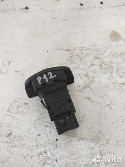Кнопка аварийной сигнализации Nissan Primera P12