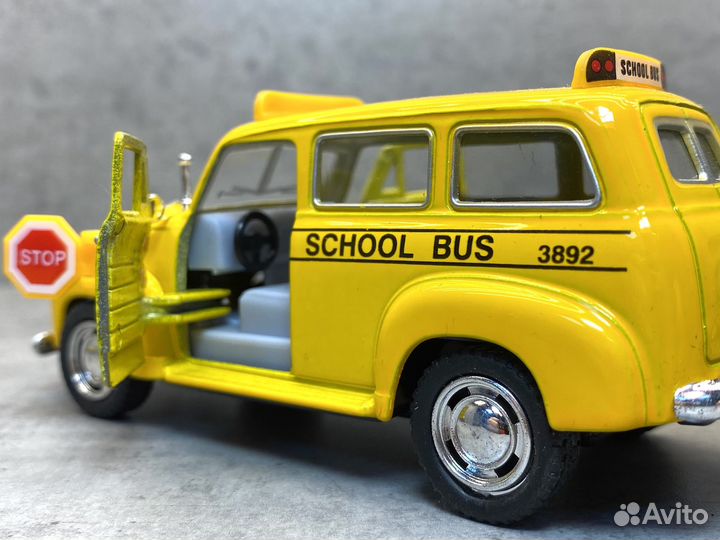 Модель Chevrolet Suburban taxi 1950 1:36 Kinsmart