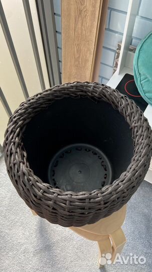 Кашпо из искусственного ротанга