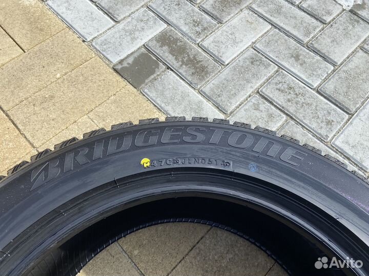 Bridgestone Blizzak Spike-01 235/55 R18 104T