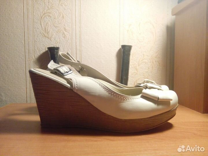 Туфли на танкетке