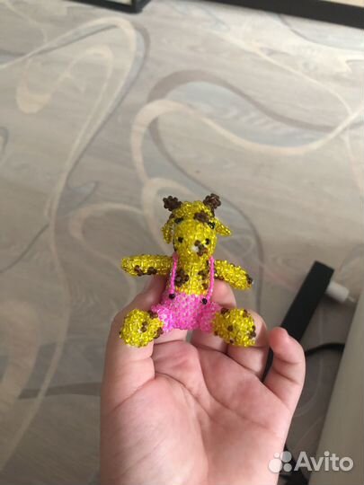 Жираф из бисера амигуруми