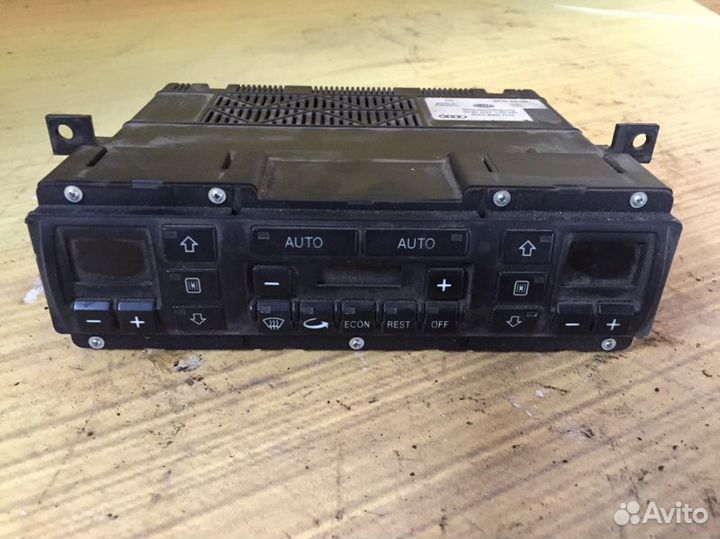 Блок управления климатической установкой Audi A8