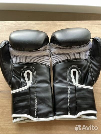 Боксерские перчатки adidas