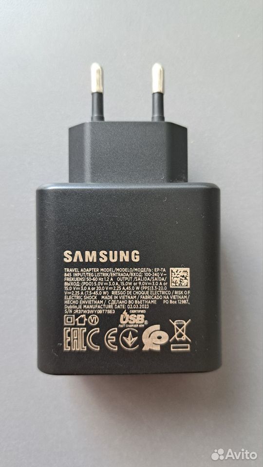 Новое зарядное устройство Samsung EP-TA845