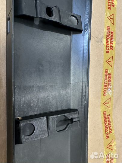 Накладка 5ой двери Toyota RAV-4 40