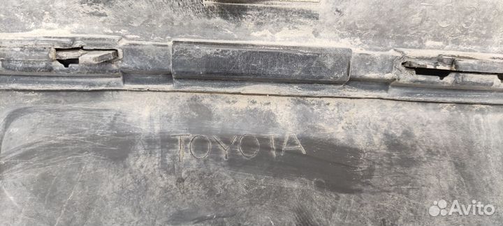 Бампер задний Toyota Camry V70