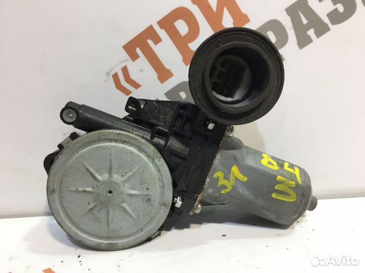 Тойота Моторчик стеклоподъемника задний левый Лев