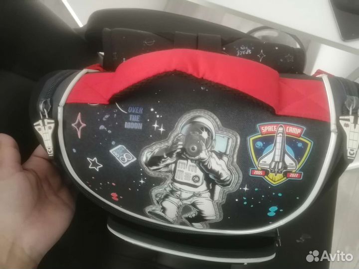 Ранец школьный для мальчика в отличном состояние