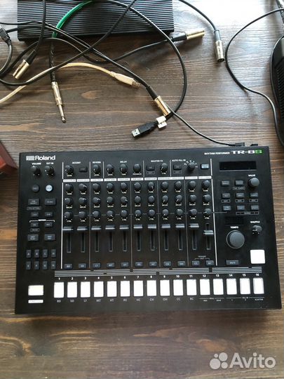 Roland TR8S drum machine (драм машина)