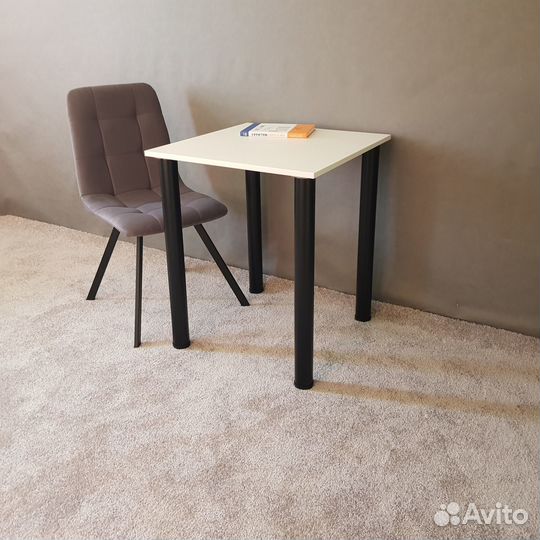 Письменный стол Белый 60*60 см. Черные ножки
