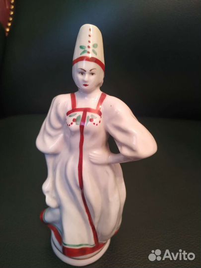 Статуэтка плясунья