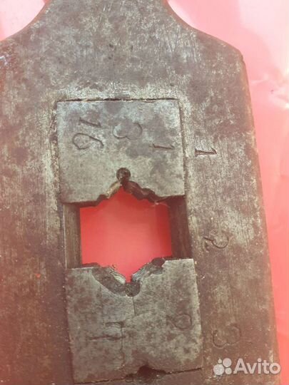 Универсальный плашкодежатель с 4- мя лерками