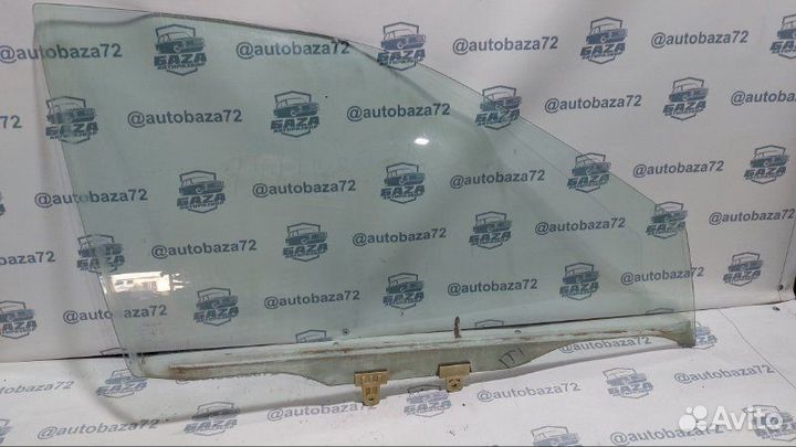 Стекло двери переднее правое Nissan Cefiro A32