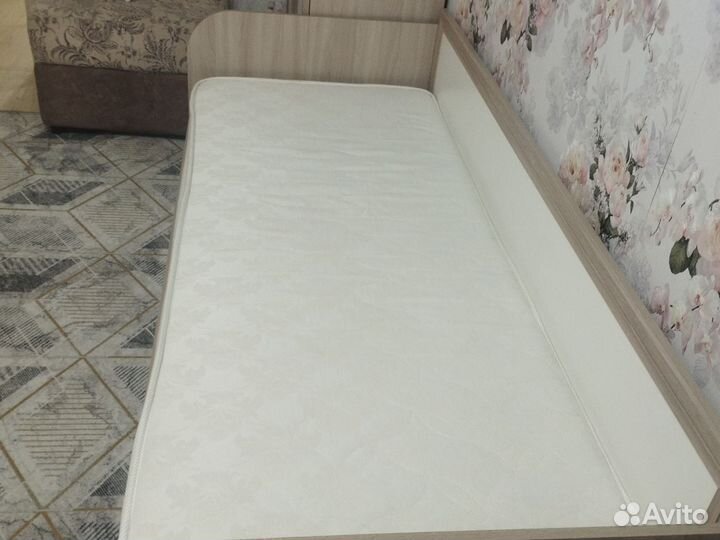 Кровать и тумба бу, ширина 80см,длина 2 метра