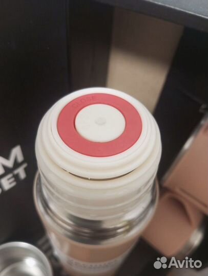 Набор термос с клапаном и 3 кружки