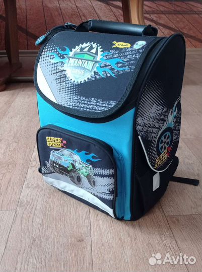 Рюкзак школьный