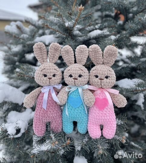 Связанный зайка для новорожденного из плюша