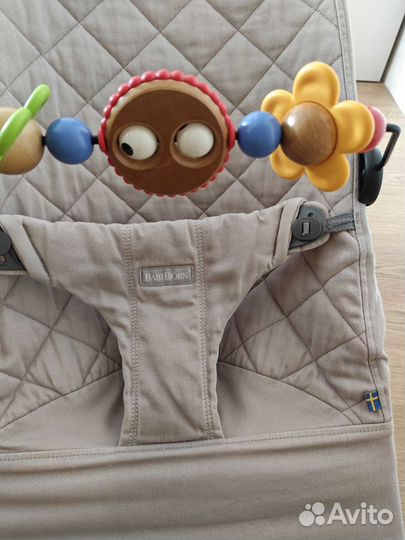Шезлонг babybjorn с игрушкой оригинал