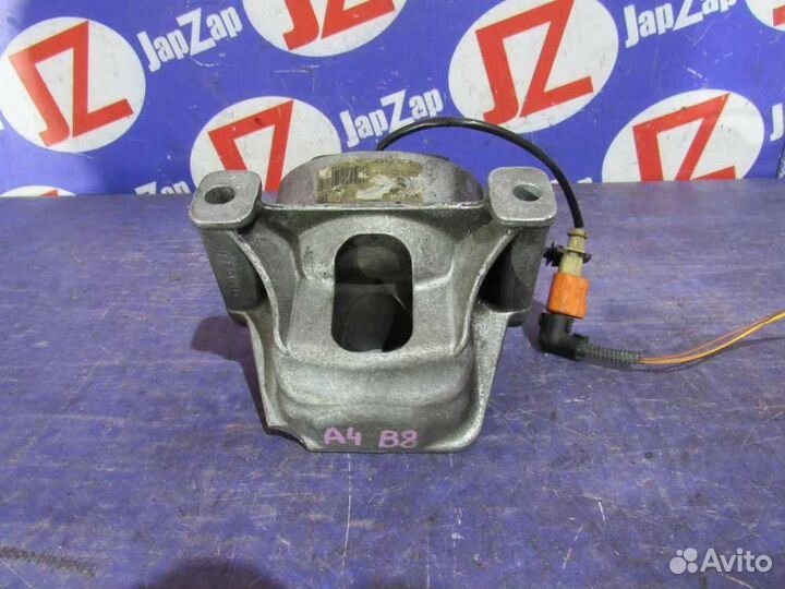 Подушка двигателя Audi A4 B8 (2007-2015)