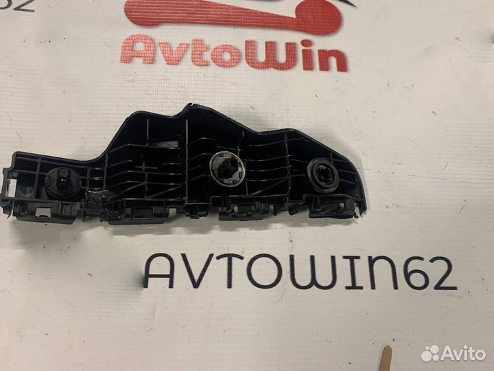 Кронштейн переднего бампера правое на Lifan X50