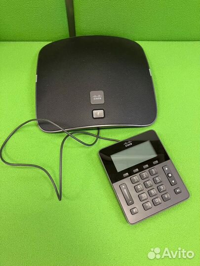 Телефон офисный настольный и конференц-телефон