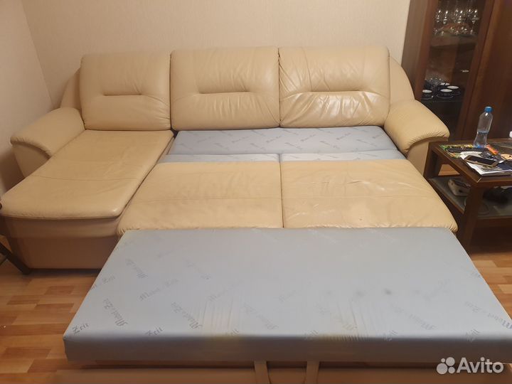 Кожаный угловой диван бу